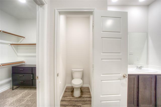 Building Photo - 621 Jamestown Ln