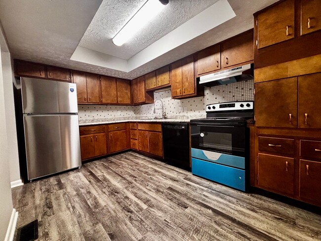 Building Photo - Spacious 2 bedroom 2 bath apartments in Ha...