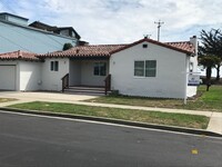 Building Photo - Beach Charmer in Rio Del Mar!