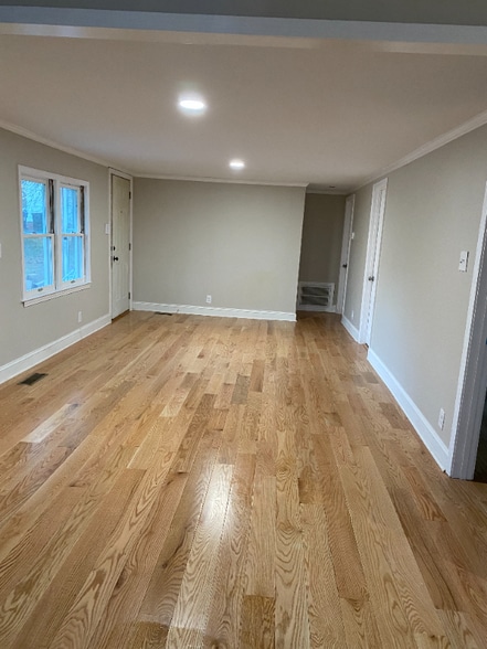 Building Photo - 413 Gibson Dr