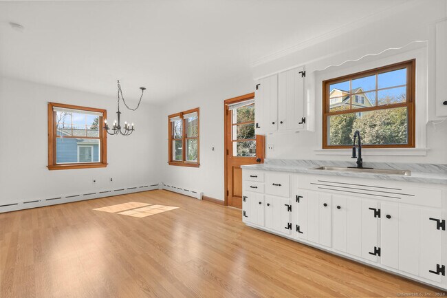 Building Photo - 5 Saviano Ln