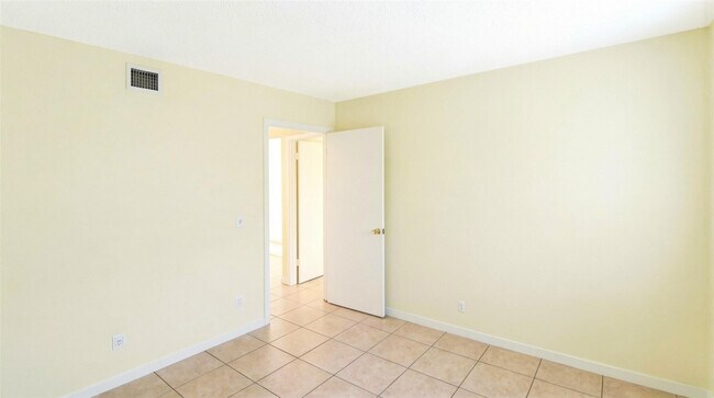 Building Photo - 470 Executive Center Dr