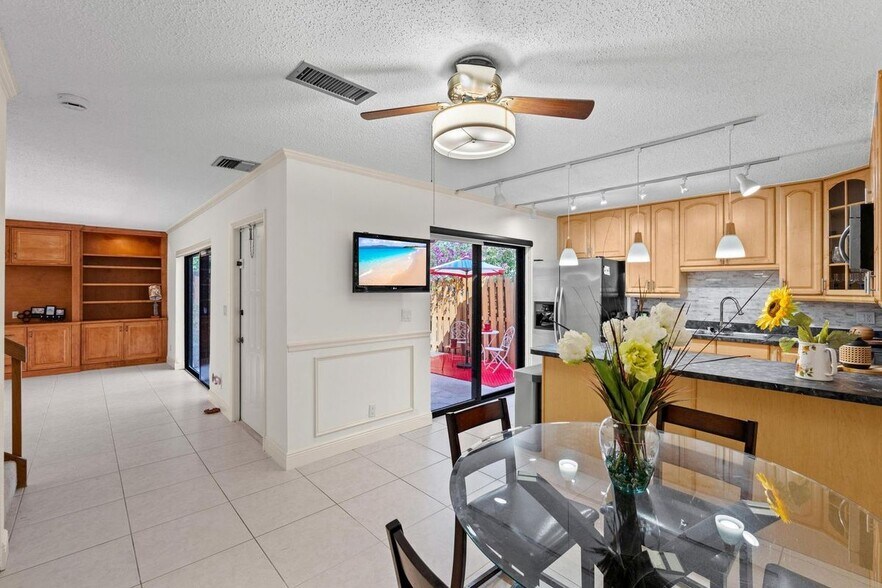 Building Photo - 1720 Forest Lakes Cir