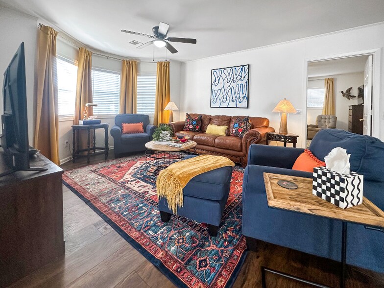 Building Photo - 402 Wallace Dean Rd