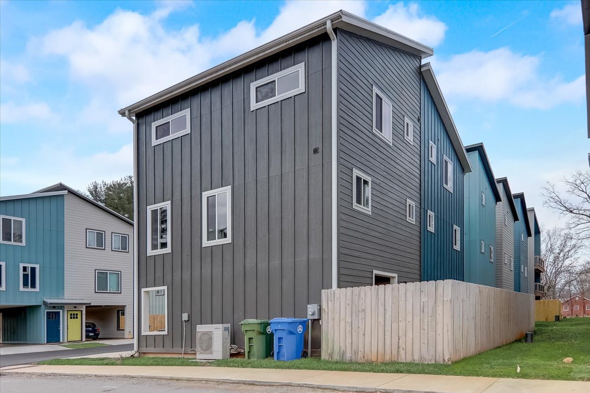 Building Photo - 1 W Citra St