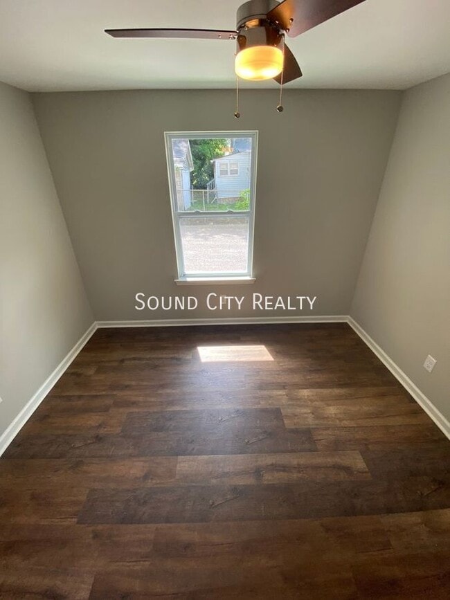 Building Photo - 1905 Hermosa St