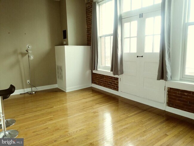 Building Photo - 1010 Race St