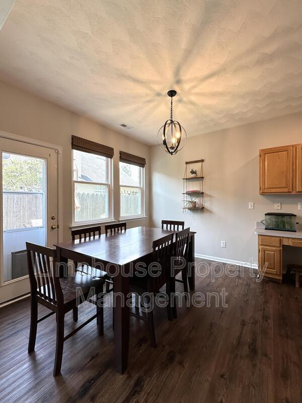 Building Photo - 3236 Barbour Dr