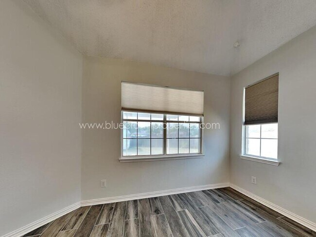 Building Photo - 7513 Silverthorn Dr