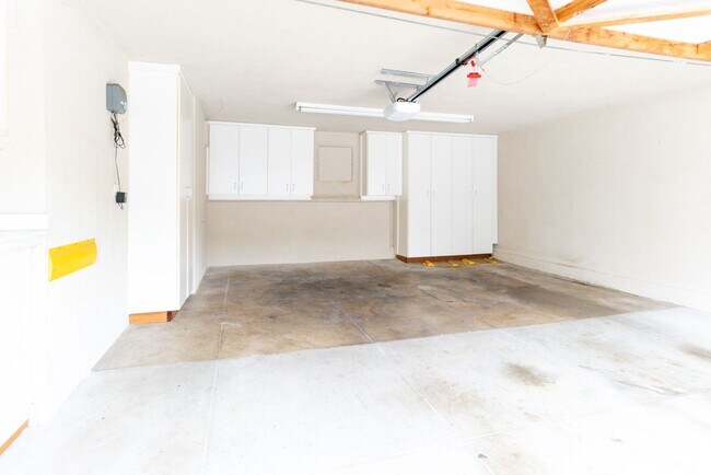 Building Photo - Beachwood Canyon 2b2b Home - Intentional F...