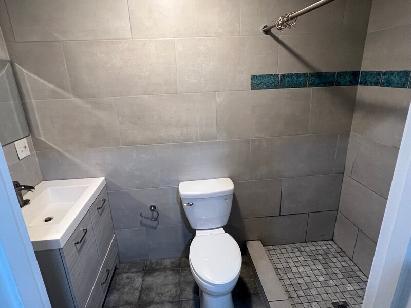 Building Photo - 7038 Woodland Ave