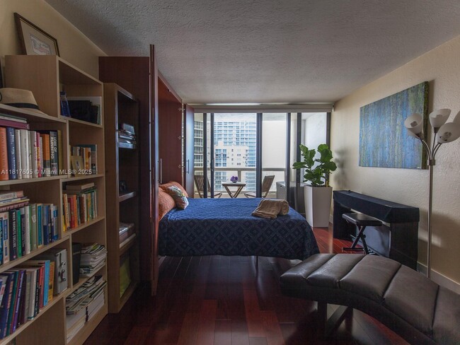 Building Photo - 1717 N Bayshore Dr