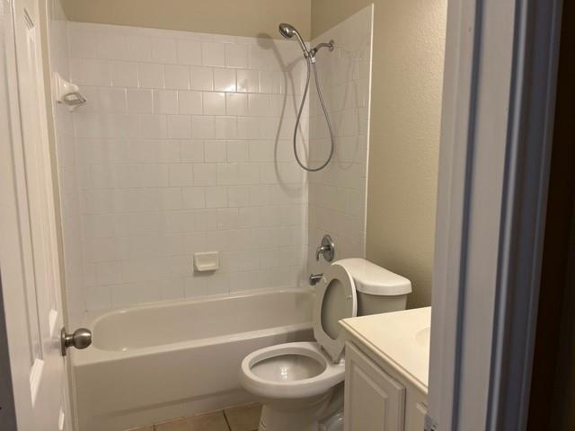 Building Photo - 3818 English Oak Dr