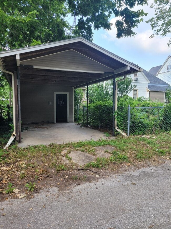 Building Photo - Spacious Updated Cottage