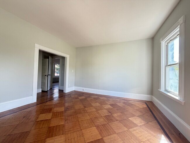 Building Photo - 113 Elm Ave