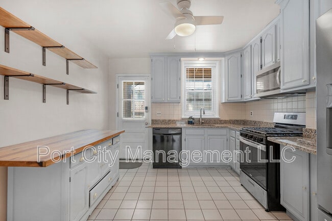 Building Photo - 634 S Curley St