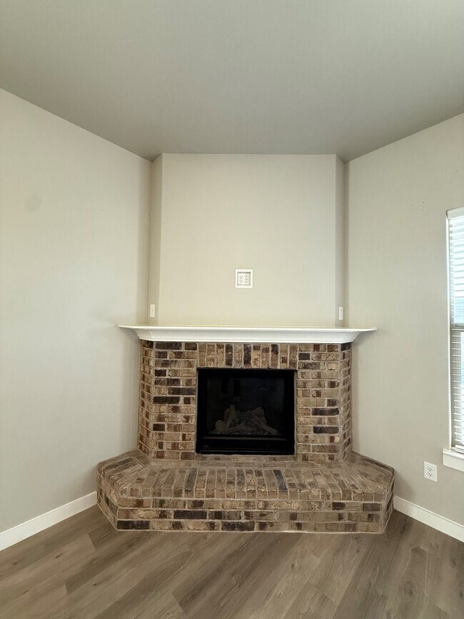 Building Photo - 6101 Poppy Dr