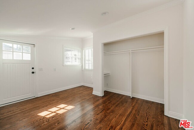 Building Photo - 308 19th St