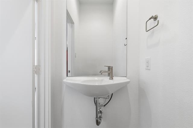 Building Photo - 2111 Bennett Ave