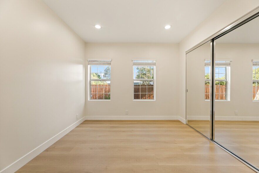 Building Photo - 9716 Felton Ave