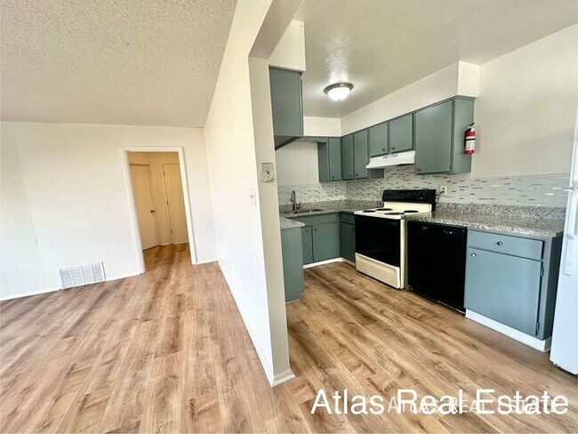 Building Photo - 303 University Dr