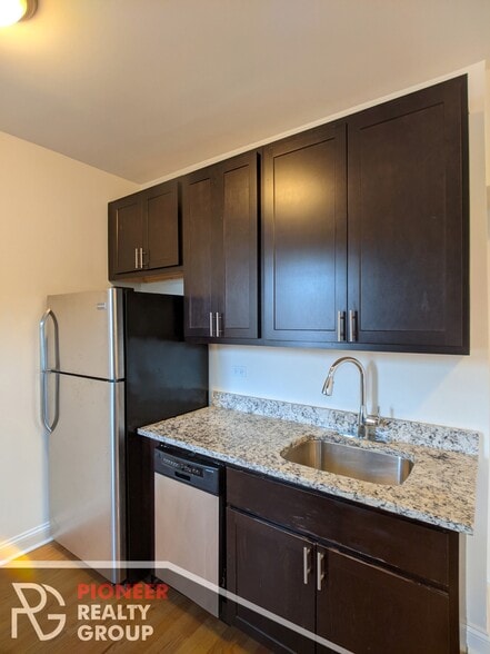 Building Photo - 4040 N Ashland Ave