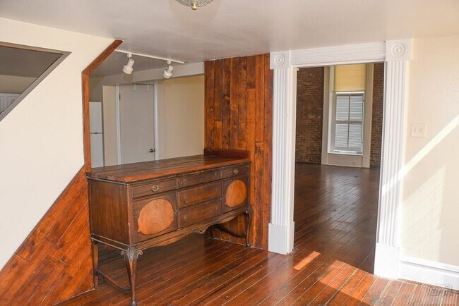 Building Photo - 2118 Strand St