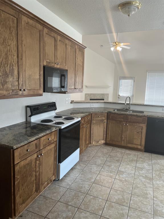 Building Photo - 13433 Hidden Valley Dr