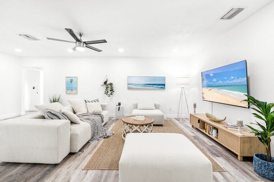 Building Photo - 1271 Woodlawn St