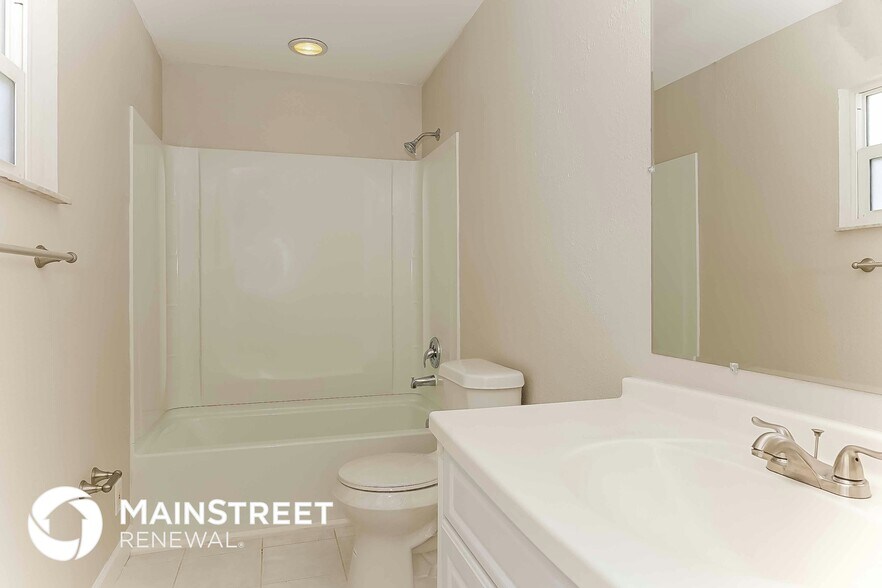 Building Photo - 38 Woodlake Dr