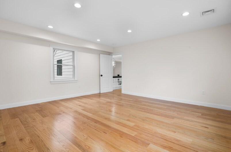 Building Photo - 653 Chestnut St