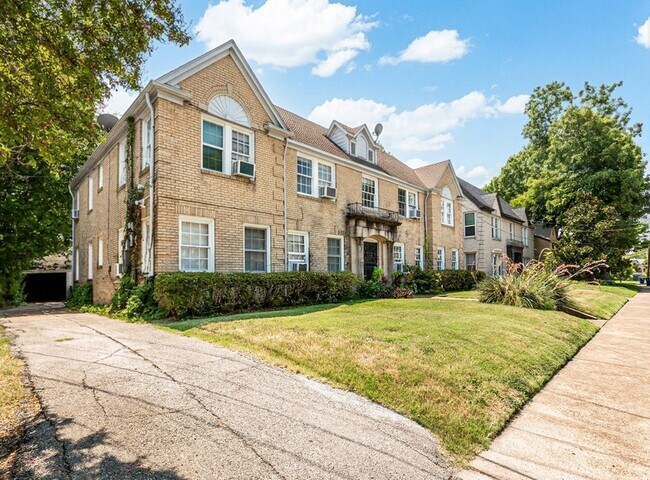 Building Photo - 5918 La Vista Dr