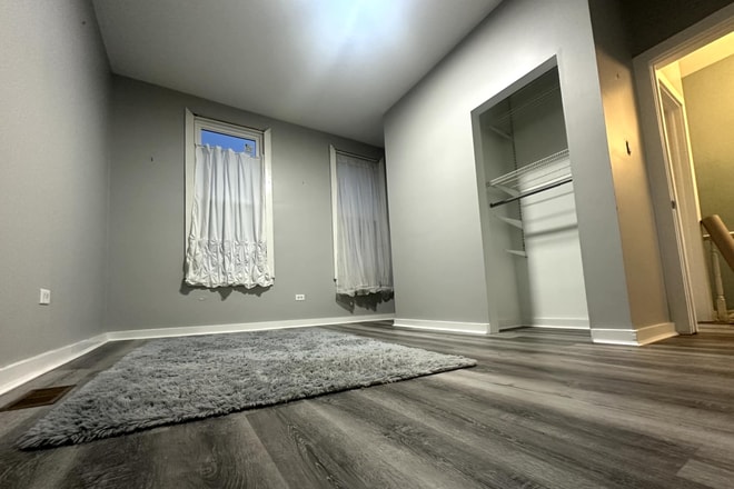 medium size bedroom - 1131 W 17th St