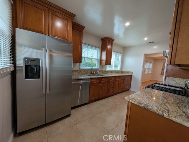 Building Photo - 1108 E Altadena Dr
