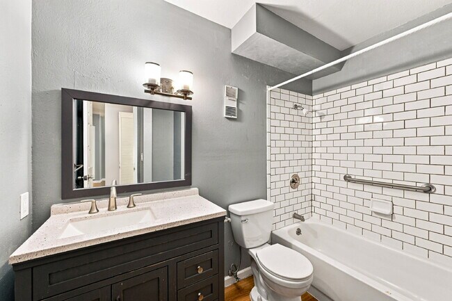 Building Photo - $1,340.95 - 1 Bed, 1 Bath Condo in Denver with In Unit Laundry!