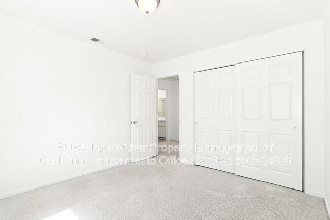 Building Photo - 2224 Glacier Dr