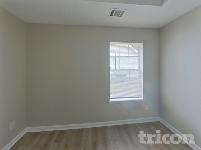 Building Photo - 5515 Sapphire Cir