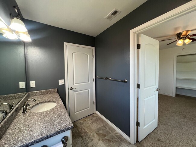 Building Photo - 1592 Kingston Way