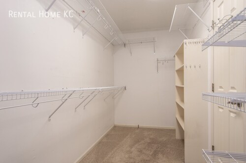 Building Photo - 10509 Ballentine-