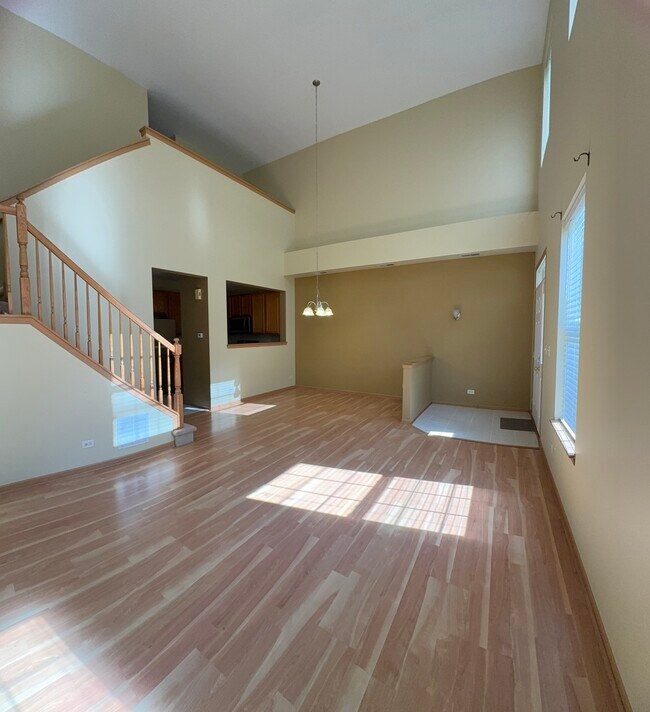 Building Photo - 2261 Barrington Dr E