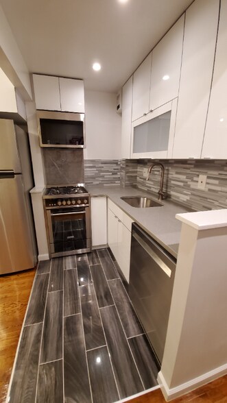 Building Photo - 1628 2nd Ave