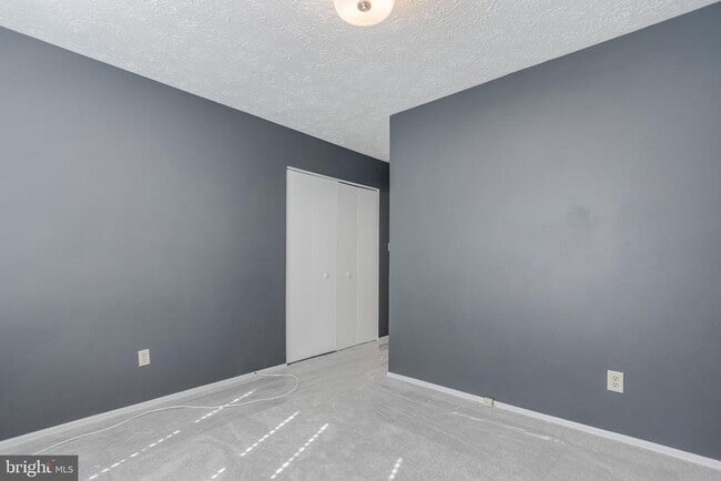 Building Photo - 3036 New Oak Ln
