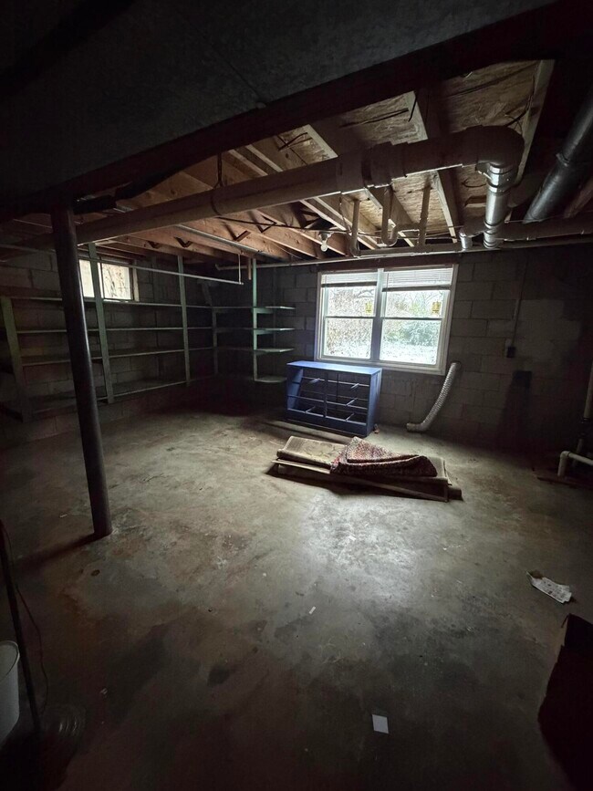 Building Photo - 2060 Alexandria Dr