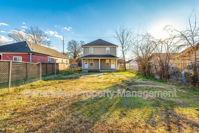 Building Photo - 2205 E 12th St