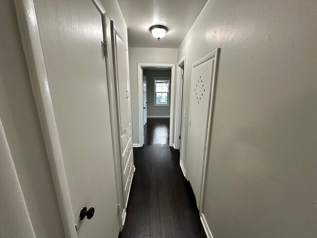 Building Photo - Three Bed NE OKC