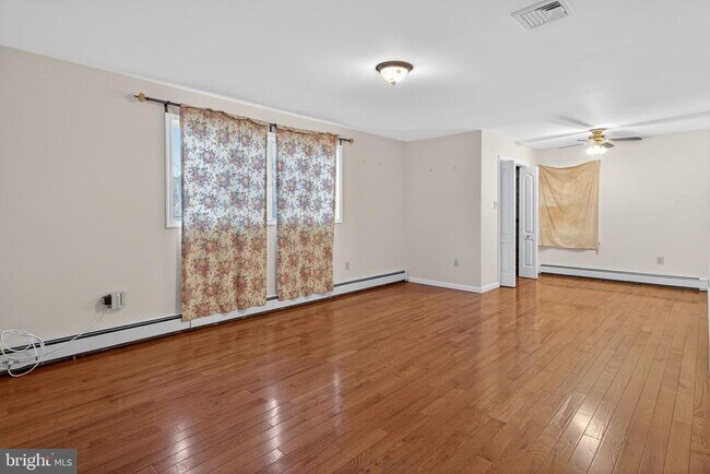 Building Photo - 764 Lakehurst Rd