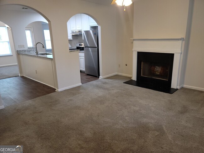 Building Photo - 5011 Larkspur Ln