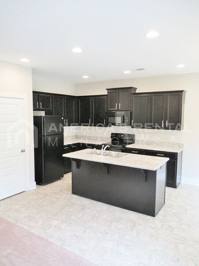 Building Photo - Home for Rent in Tuscaloosa... Available t...