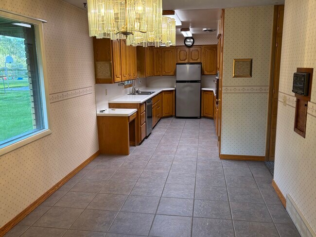 Building Photo - 788 E 1500 N