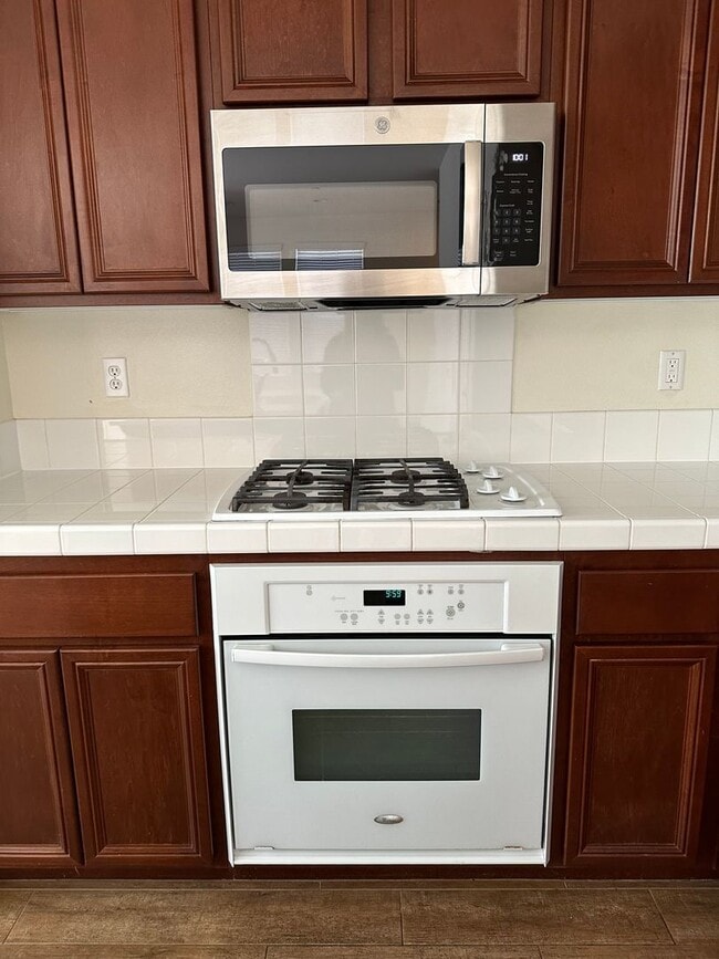 Building Photo - 3 bed  + Loft / 3.5 bath in Placentia, Ora...